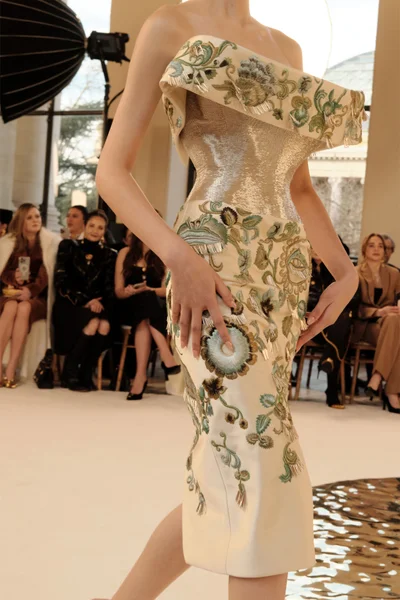 Look 80